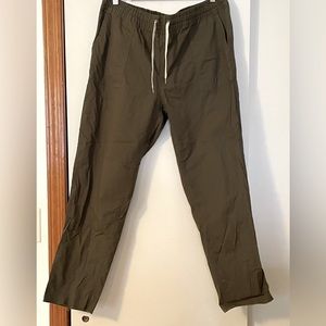 Vuori women’s dark green Ripstop pants